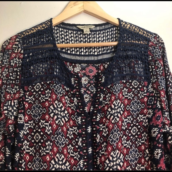 🌼Blouse Sale🌼Blue Printed Crochet Blouse - Picture 2 of 4